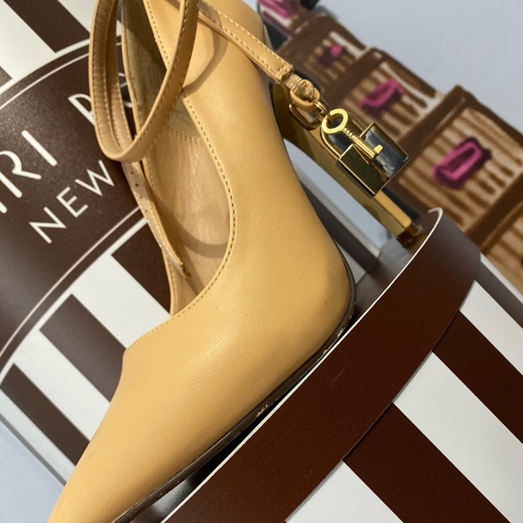 Charming Nude Pumps - Picture 3 of 5